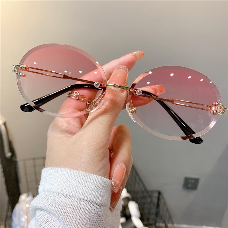 New Retro Oval Sunglasses For Women Personalized Small Round Frame Eyewear Gradient Color Frameless Diamond Cut Edge Eyeglasses