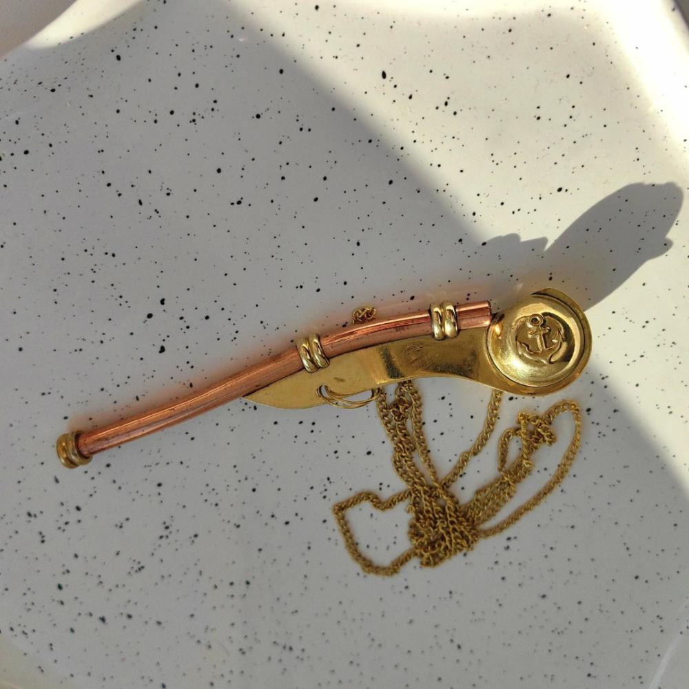 Свисток из цельной латуни и меди с цепочкой – подарок на морскую тематику ручной работы, 10 см