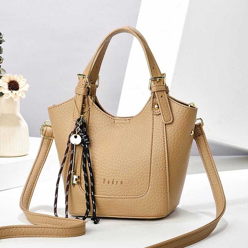 Stylish Ladies Pu Leather Tote Bag With Large Capacity And Zipper Closure For Everyday Use