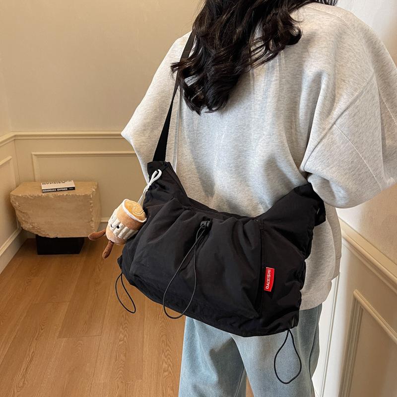 Сумка женская большой вместимости новая простая и универсальная плиссированная на плечо сумка-мессенджер классная сумка-тоут