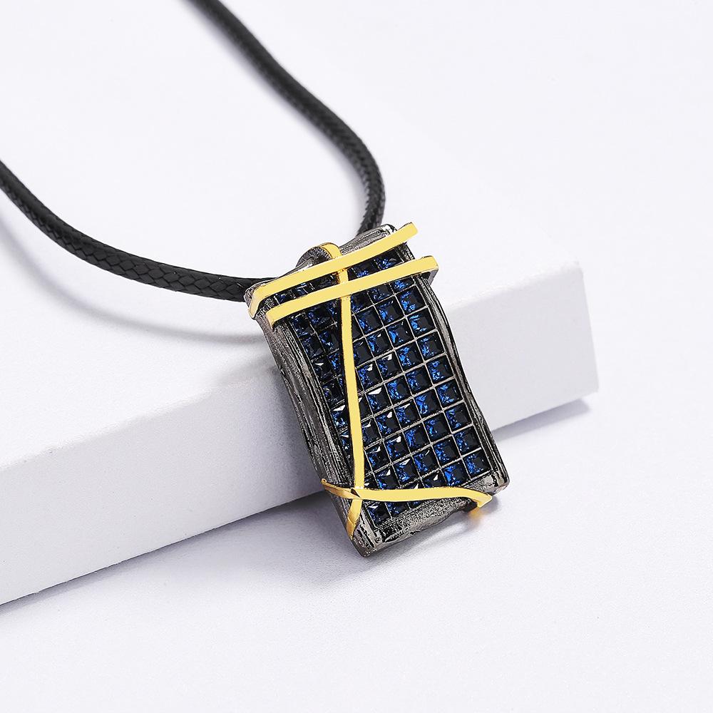 Креативная подвеска из черного золота с цепочкой на ключицу из голубого циркония и нестандартными украшениями из черного золота