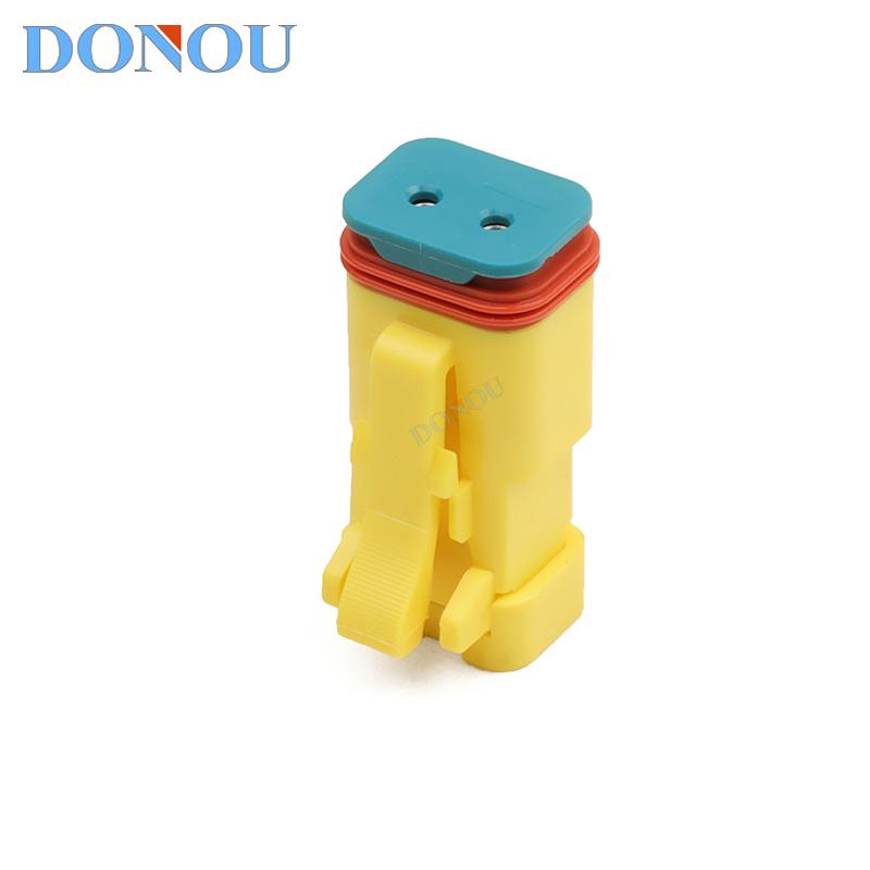 The domestic AT06-2S-R120YEL Amphenol type automotive connector with a 2-hole yellow plug is suitable for excavator parts