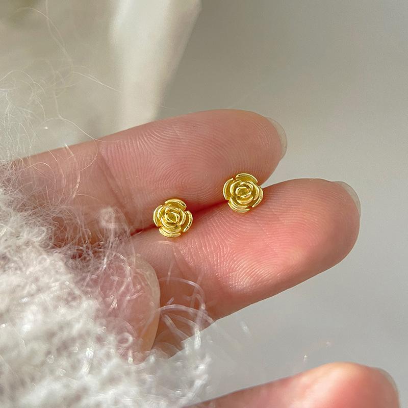 Маленькие серьги-пусеты в виде цветка розы, женские, нишевый дизайн, персонализированные серьги, легкая роскошь, высококлассные серьги с темпераментом