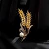 Элегантная брошь в виде золотистой пшеницы с жемчугом: Роскошный медный циркон DIY аксессуар для одежды