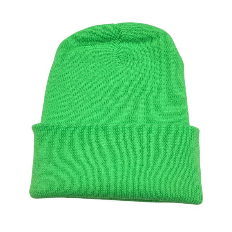 Уютные вязаные шерстяные шапки на осень и зиму - однотонные