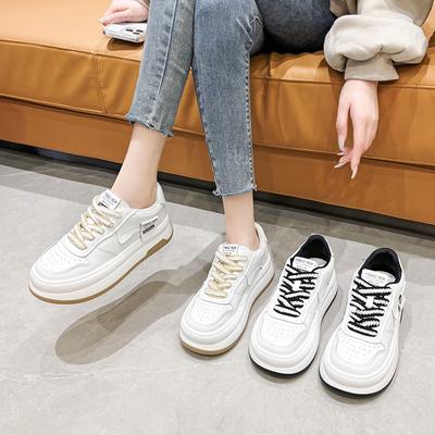 Маленькие белые туфли из коровьей кожи на толстой подошве для женщин, новая корейская версия спортивной и повседневной обуви с большим носком и повышенной легкостью для женщин