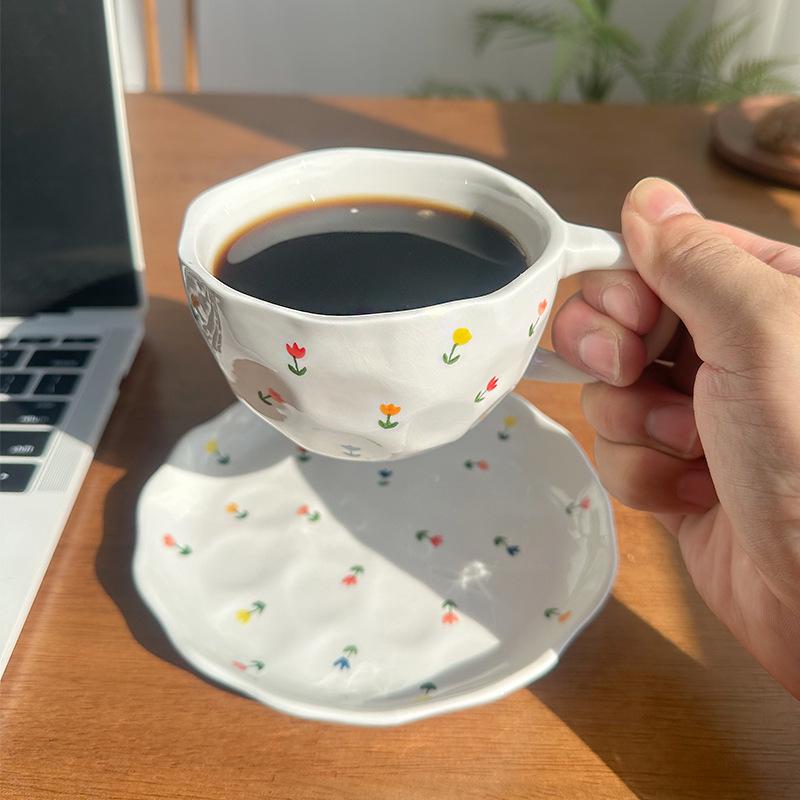 Керамический кофейный набор (чашка и блюдце) в корейском стиле с ручной лепкой и цветочным узором - Ручная роспись, идеально подходит для послеобеденного чая