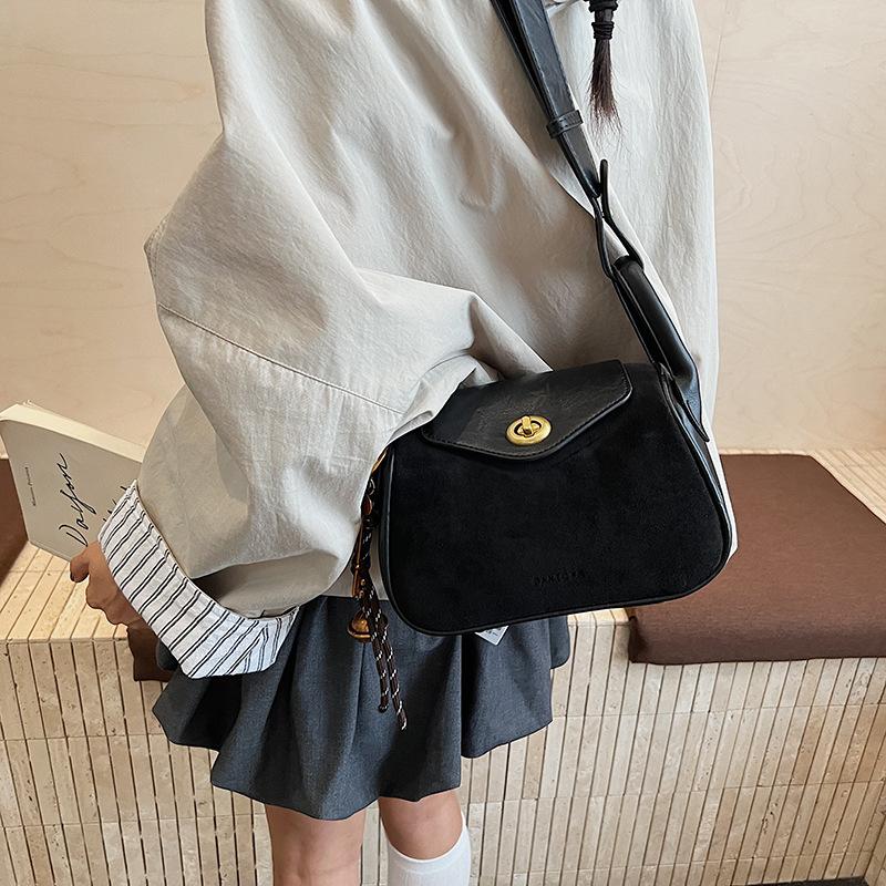 Замшевая сумка женская осень и зима 2025 новая повседневная сумка-мессенджер матовая ретро премиум портативная сумка-подушка