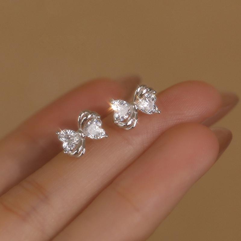 Серьги-пусеты Beixi из стерлингового серебра в форме бабочки со сверкающими бриллиантами – Нишевый дизайн, Сладкий темперамент