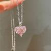 Минималистичный светильник, роскошное сладкое розовое ожерелье в форме сердца в форме сердца, нишевый дизайн, усовершенствованные аксессуары для ожерелья, яркий кулон