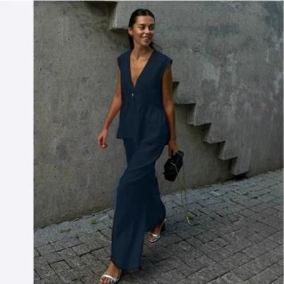 Женский комплект топ-жилет без рукавов с V-образным вырезом и однотонные брюки