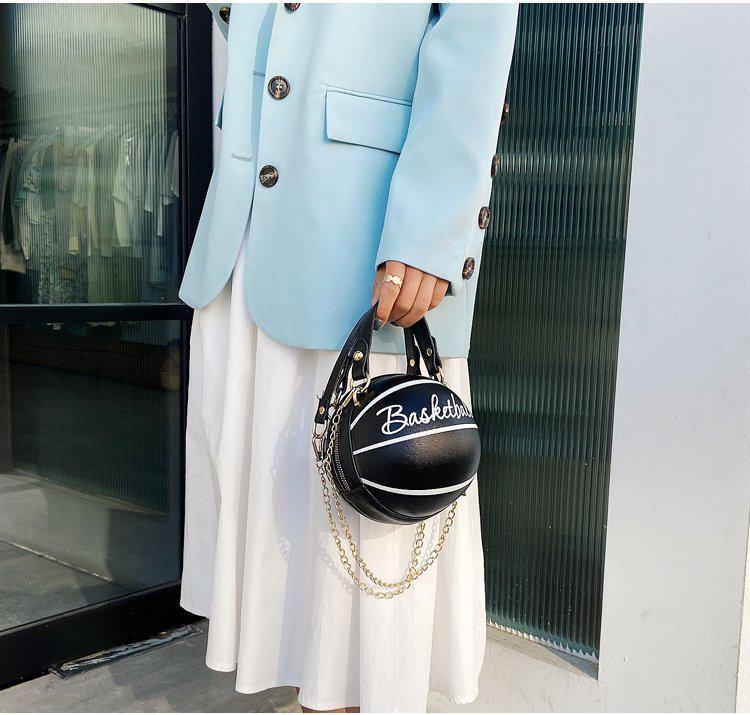 Трендовая женская баскетбольная сумка 2024 года - Европейский и американский стиль, сумка на плечо и кроссбоди.