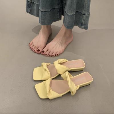 Модные летние женские сандалии с квадратным носком, плоская резиновая подошва, простой дизайн, пляжные шлепанцы для взрослых женщин, однотонные слипоны