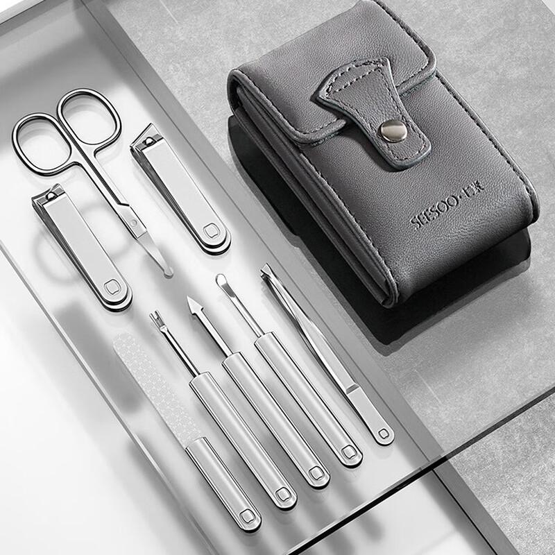 Qisu 8-Piece Premium Manicure Set