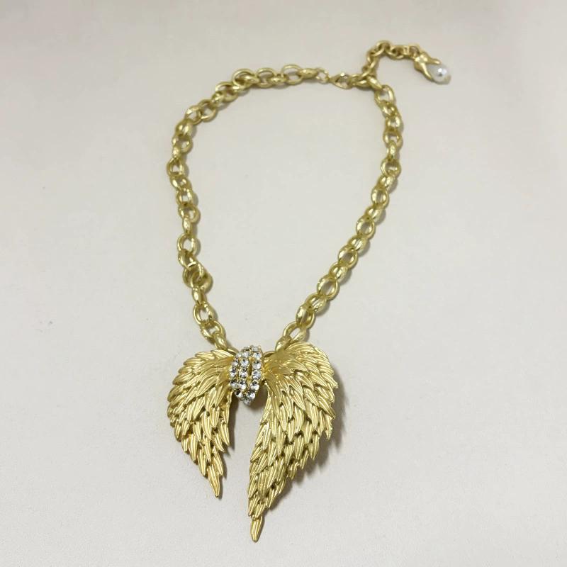 Exaggerated Retro Angel Wing Relief Wing Diamond Necklace Light Luxury High-End Feel Collarbone Chain Trendy Fashion Jewelry