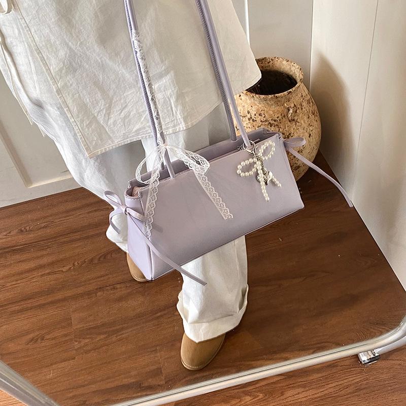 Корейская милая сумка подмышку для девочки 2025 новая модная сумка-подушка с бантом премиальная текстура универсальная сумка через плечо