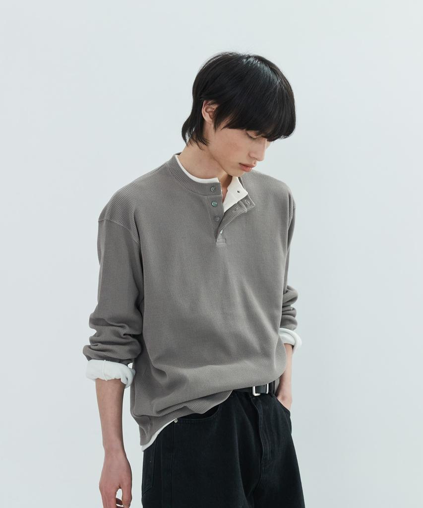 LEIRE Waffle Henley Neck Long Sleeve T-Shirt [Mocha Beige]