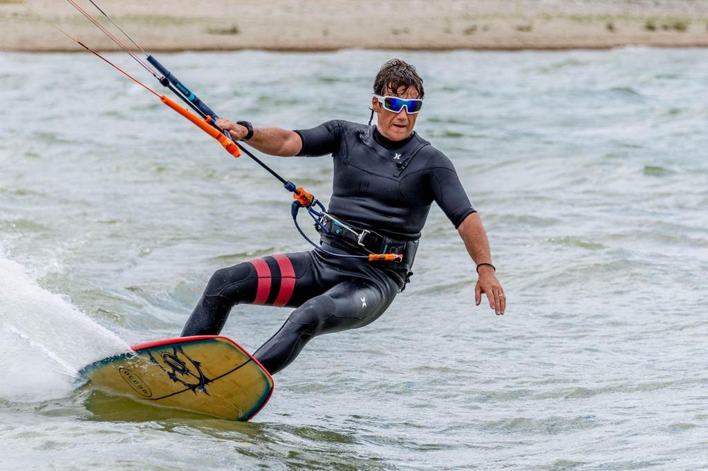 OCEAN CHAMELEON Плавающие УФ-очки с переработанной сменной оправой Матовый белый Синий REVO Солнцезащитные очки, Защита, Материалы, и Ремешок, (Поляризованные линзы),