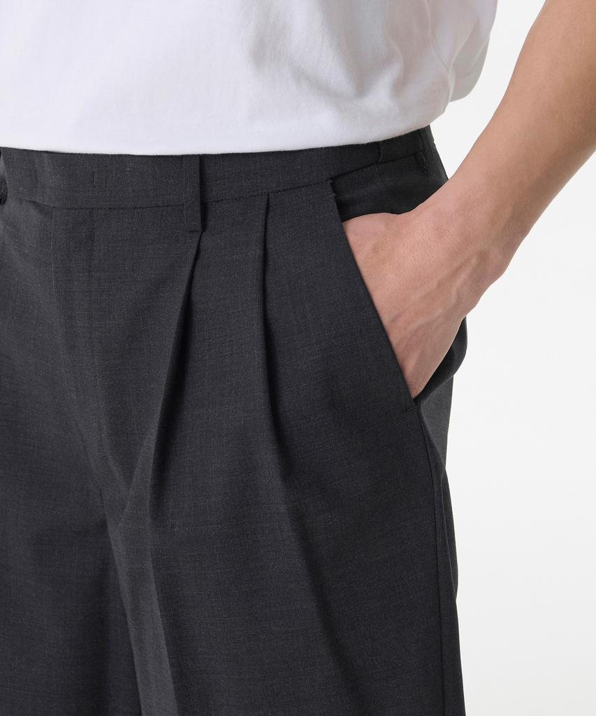 MUSINSA STANDARD Summer Wool Two-Pleat Wide Hidden Elastic Waist Half Slacks [Charcoal Gray]