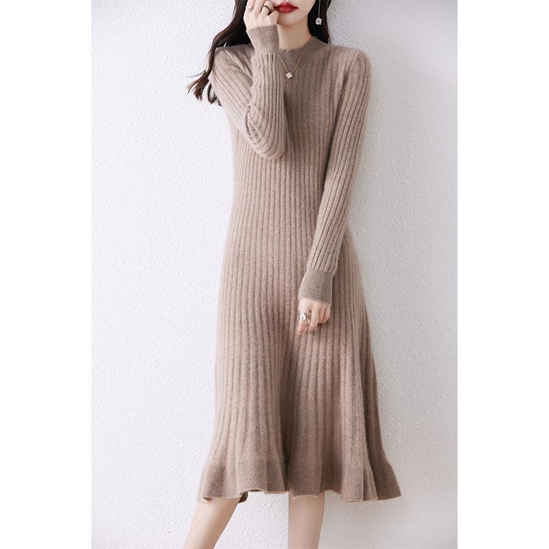 Женское очень длинное шерстяное платье - Приталенное, Круглый вырез, Осень/Зима