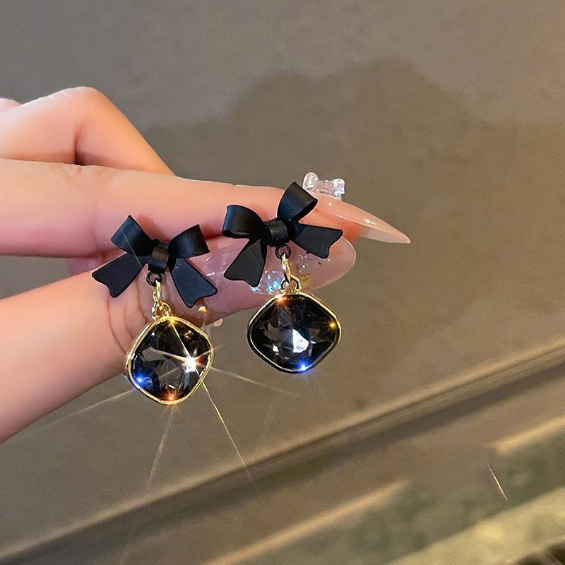 Lady Black Zircon Bow Dangle Earrings for Women Personality Temperament Pendant Earrings Girls Jewelry Gift Accessories ADM