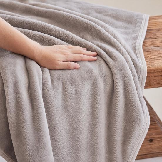 Solid Color Flannel Throw Blanket, Lightweight Plush Blanket for Bed, Sofa, Couch, Soft Fuzzy Nap Sleeping Blanket for All Seasons