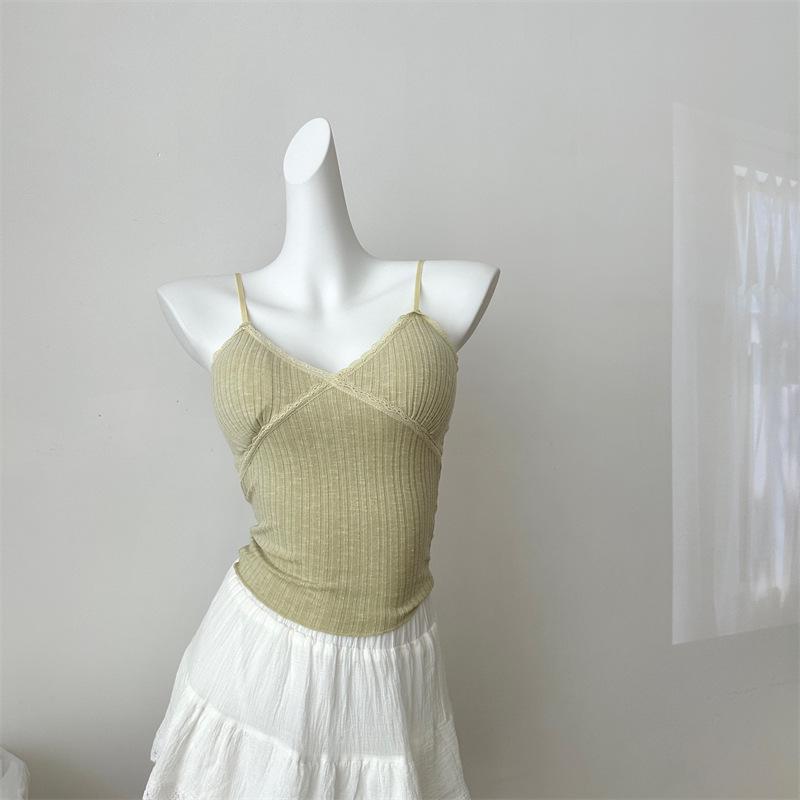 Элегантная кружевная майка с V-образным вырезом: Закрывает подмышечный жир, Встроенные чашечки, Красивый дизайн спины