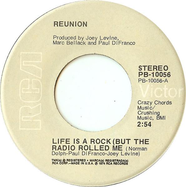 7-дюймовая пластинка REUNION Life Is A Rock But The Radio Rolle PB10056 RCA Victor 1974 США Рок Б/у