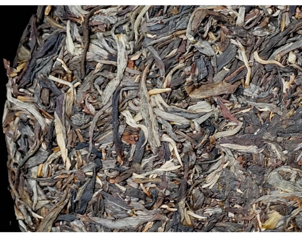 Yunnan Yiwu Guafengzhai 2021 Premium Ancient Tree Raw Pu-erh Gong Tea Cake 357g