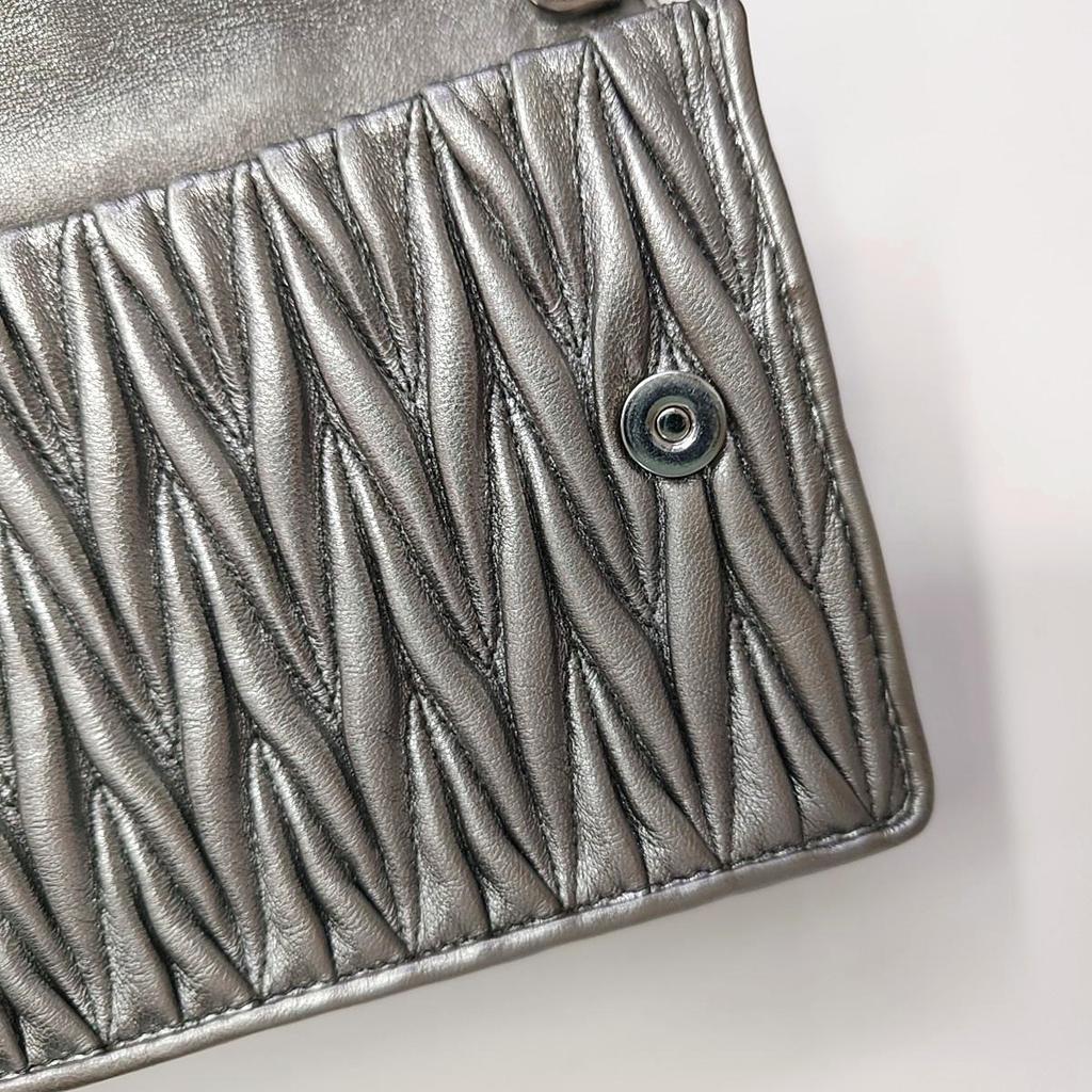 [Pre-Owned] Matelassé Solid Compact Leather Shoulder Bag - Good #1SCOR09