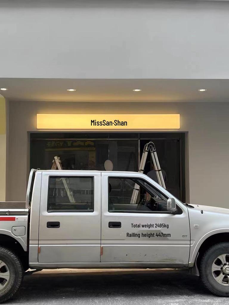 Заказной акриловый световой короб для рекламы магазина на углу – Настенный, Светящийся, Готовый к наружному использованию