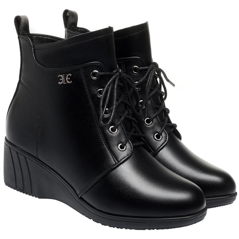 Mom Shoes Autumn and Winter Shoes Fleece Short Boots Women's Slope Heel Flat Bottom Martin Boots Soft Leather Cotton Shoes Elderly Women's Shoes