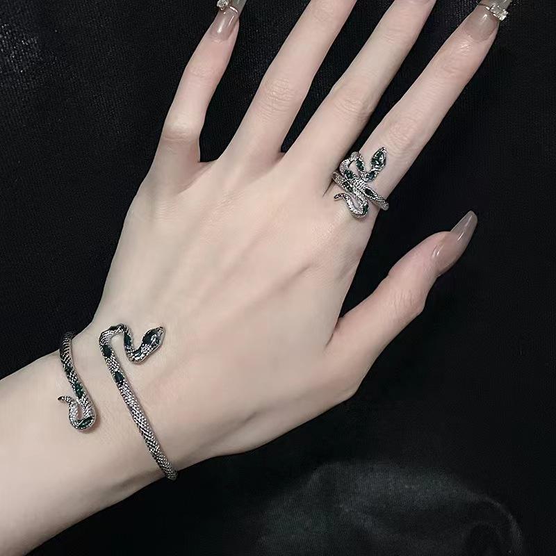 Femme Fatale Регулируемое красное кольцо в форме змеи для всех полов