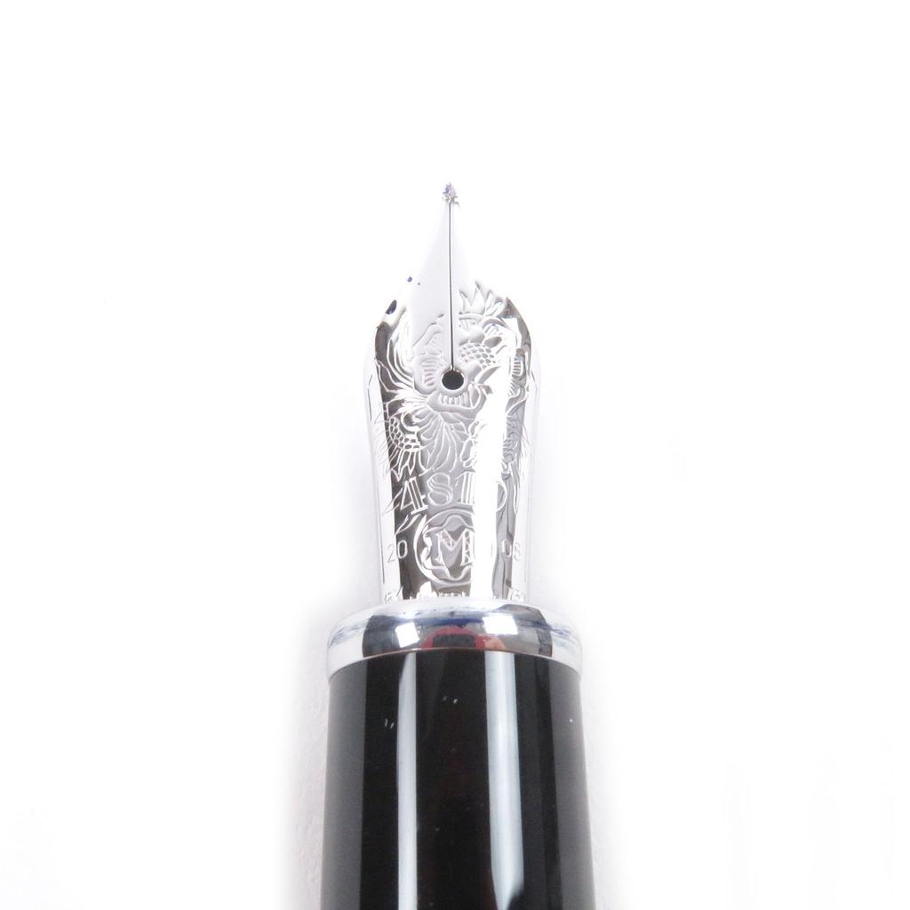 Очень хорошая перьевая ручка MONTBLANC Серия Писателей 2008 Джордж Использованная