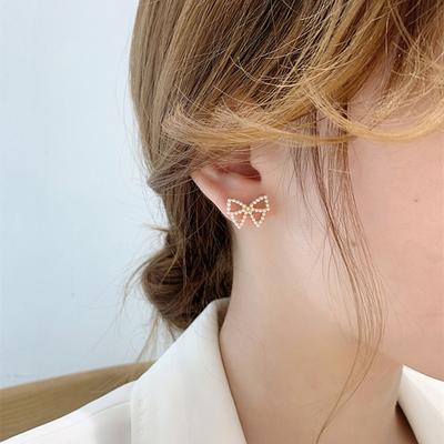 Серьги-пусеты 'Серебряная игла' с деликатным темпераментом, с жемчугом и бантом, маленькие и милые, модные женские серьги