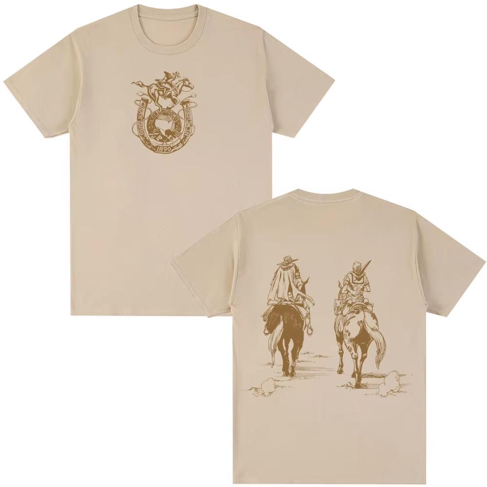 Эта элегантная минималистичная черная футболка JoJo's Bizarre Adventure Steel Ball Run посвящена эпическому путешествию Гиро и Джонни на лошадях по пересеченной местности