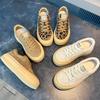 Новые туфли для женщин из натуральной кожи повседневная обувь для девочек модные туфли для скейтбординга на плоской подошве уличные крутые кроссовки на шнуровке