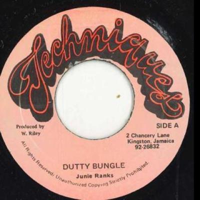 7-дюймовая пластинка JUNIE RANKS - Dutty Bungle / Version Techniques 1987 Ямайка Регги, Ска и Даб