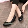Модная женская обувь на плоской подошве, повседневная, легкая, удобная, из лакированной искусственной кожи, летняя, для студенток, 2024, новая мода, уличные лоферы, женские, осенние
