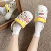 Модные новые сандалии тапочки милые мультяшные сабо женские мюли летние пляжные сандалии пещера отверстие женская садовая обувь для студентов девочек