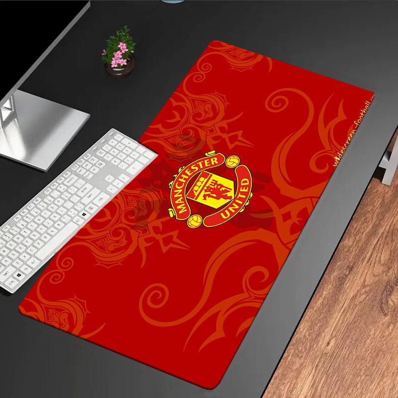 Manchester United Crest mouse pad, rubber base, esports desk mat, mouse pad for gamers and office use, gaming desk , easy to clean mat