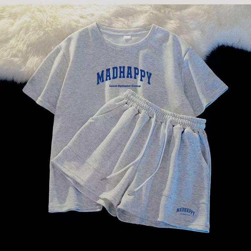 Женский повседневный спортивный костюм-двойка 2025: Свободный топ с коротким рукавом и шорты для лета