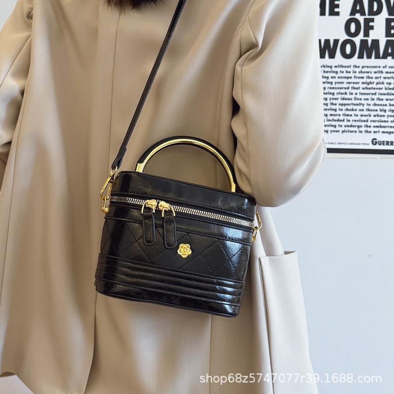 This Year's Popular Box Bag Women's 2025 New Diamond Embroidered Thread Handbag Trendy Small Fragrant Style One Shoulder Messenger Bag