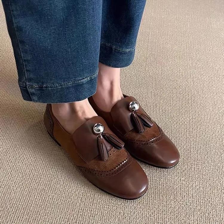 Fashion Summer 2025 New British Style Tassel Block Carved Floral Flat Bottom Loafers Women's Versatile Color Matched Leather Shoes