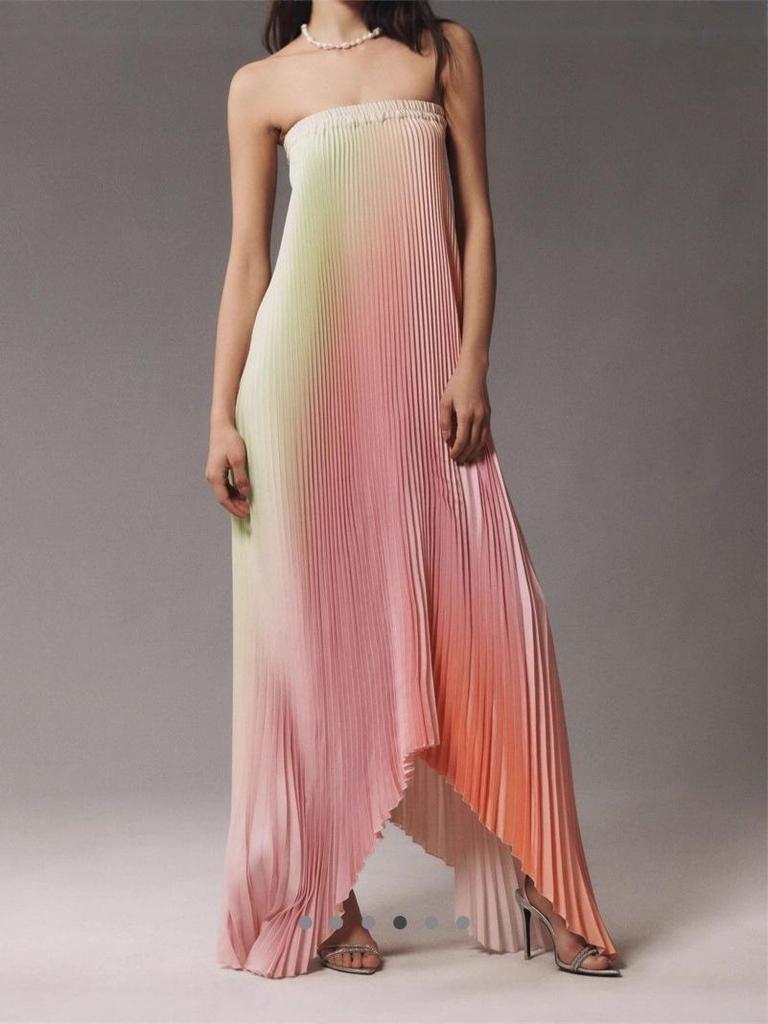 Женское strapless плиссированное макси-платье однотонное фиолетовое с градиентом желтый-розовый-оранжевый