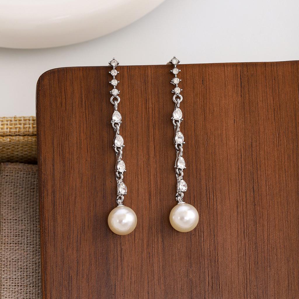 Bow Pearl Stud Earrings Femininity High-End Earrings Women Niche Design Cold Wind Earrings Women