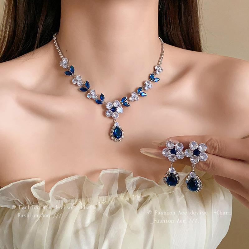 Zircon flower leaf water drop pendant necklace light luxury fashion collarbone chain exquisite new dress accessories