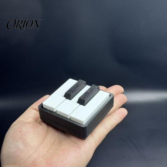 Игрушка-брелок пианино, 2 шт., Подвеска-брелок, 3D-печатные мини-клавиши, Игрушка для снятия стресса, Гладкие кнопки, Прочная цепочка-подвеска с металлическим кольцом, Черно-белый
