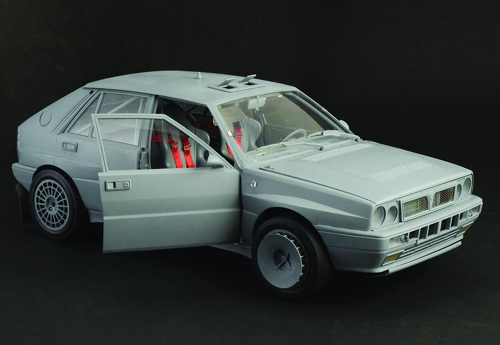 Italeri Tamiya Car Series Lancia Delta HF Integrale 16V Plastic Model 37706 1/12 No.4709