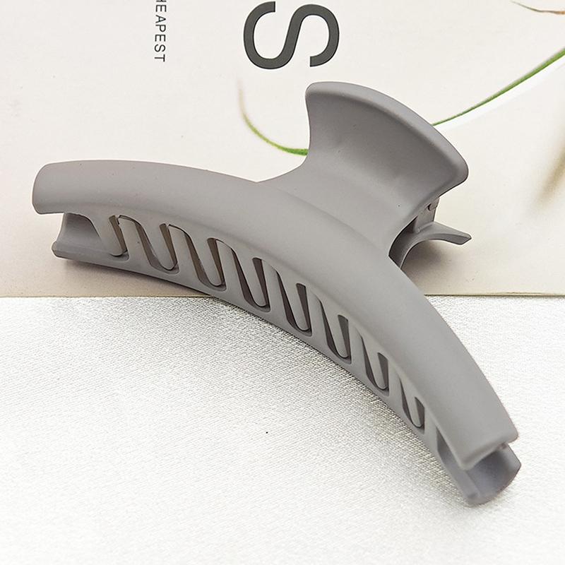 Curved Metal Shark Clip Woman Geometry Metal Hollow Hair Claw Solid Color Ponytail Hairpin Light Luxury Hair Accessories